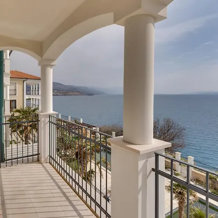 Povile Suites - Few Steps From The Beach, Panoramic Sea View, Shared Pool, I Floor *