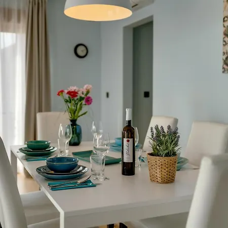 Povile Suites - Few Steps From The Beach, Panoramic Sea View, Shared Pool, I Floor *