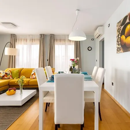 Daire Povile Suites - Few Steps From The Beach, Panoramic Sea View, Shared Pool, I Floor