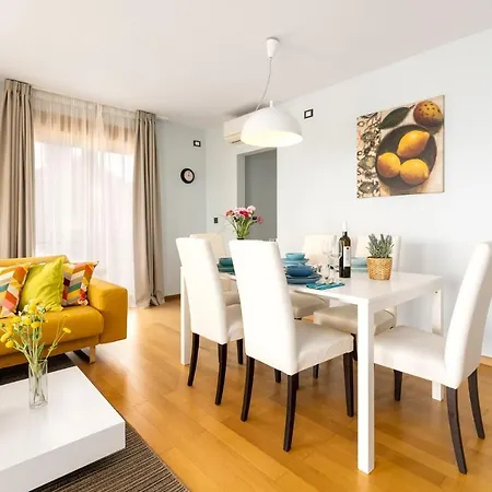 Povile Suites - Few Steps From The Beach, Panoramic Sea View, Shared Pool, I Floor