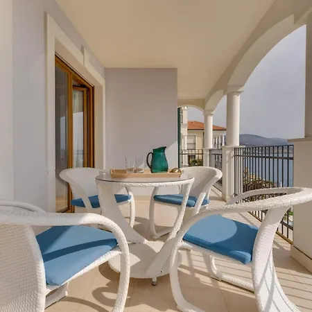 Povile Suites - Few Steps From The Beach, Panoramic Sea View, Shared Pool, I Floor