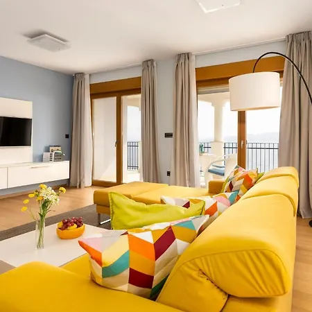 Povile Suites - Few Steps From The Beach, Panoramic Sea View, Shared Pool, I Floor